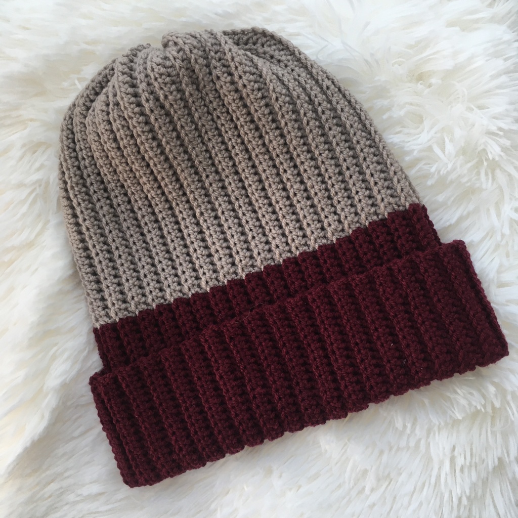 A two toned version of the foothills hat with a folded brim. The top of the hat is a mushroomy beige and the bottom is burgundy.